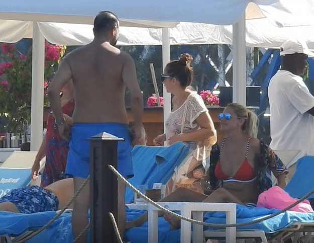 40'lık Emine Ün genç mankenlere taş çıkardı! - Resim: 1