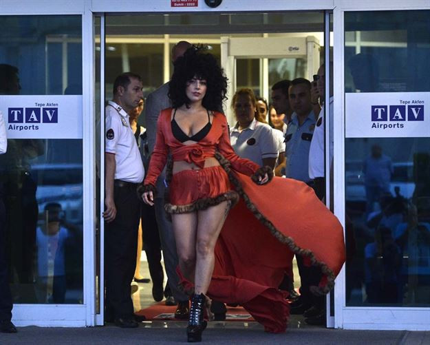 Lady Gaga İstanbul'a böyle geldi - Resim: 3