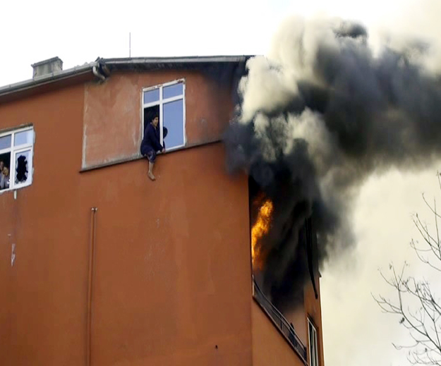 Yangında can pazarı yaşandı - Resim: 3