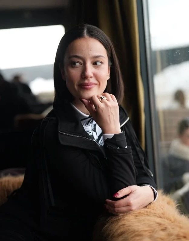 Pelin Akil'den güzel haber! Gönlünü bakın kime kaptırdı... - Resim: 3