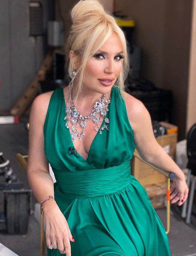 Lerzan Mutlu şeffaf bluzu ve sütyeniyle dikkat çekti! "Çok küçükmüş" yorumu kızdırdı - Resim: 3