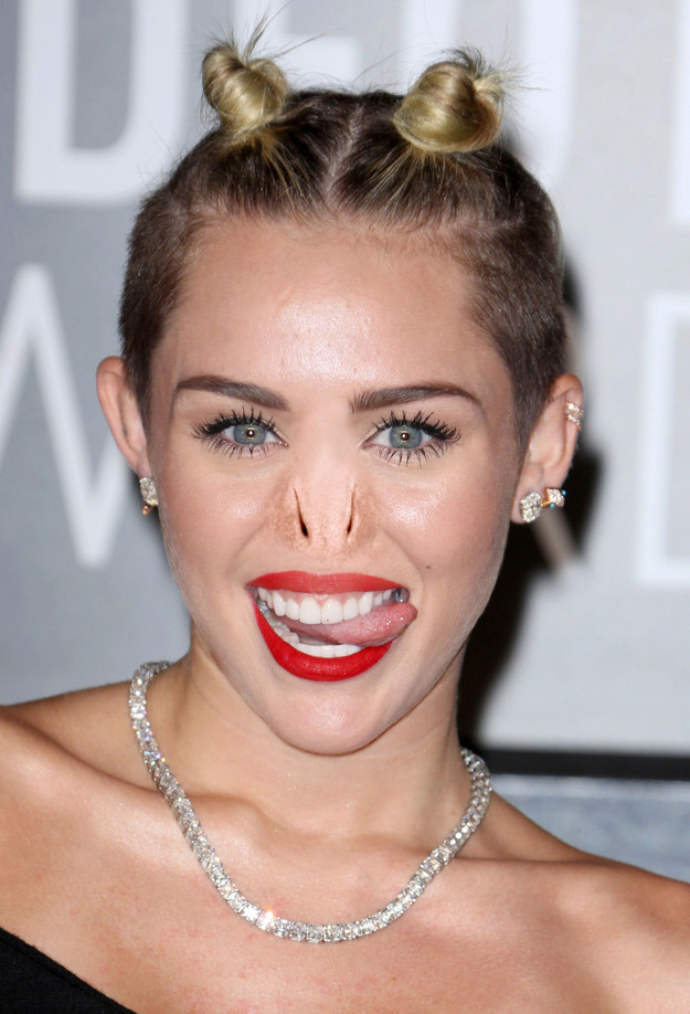 Ünlülerin burunlarına küçük bir dokunuş! - Resim: 2