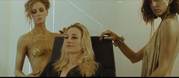 Evini satışa çıkarmak için iç çamaşırıyla... Yok artık! - Resim: 4