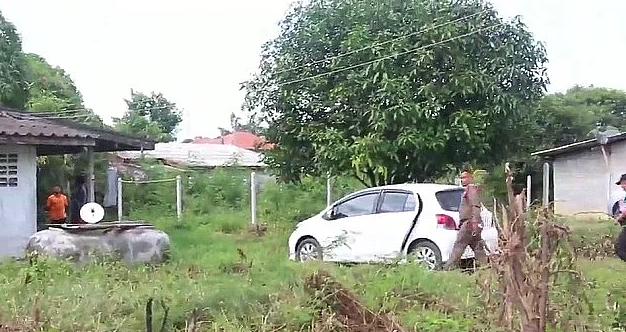 Dışarı çıktı eve geldiğinde arkadaşı ve karısını yakaladı ve... - Resim: 2