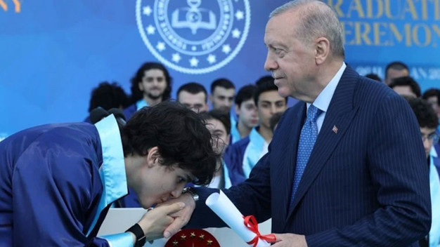 Cumhurbaşkanı Erdoğan'ın torunu Ömer Tayyip Erdoğan mezun oldu - Resim: 0