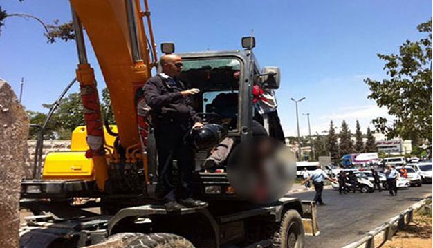 Kepçeyle İsrail otobüsüne saldırdı - Resim: 3