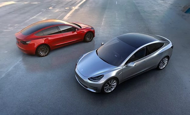 Tesla'nın beklenen otomobili çıktı! - Resim: 1