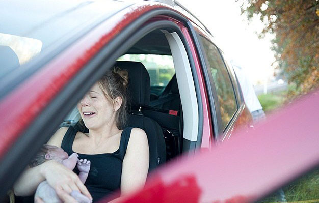 Sürücü koltuğunda böyle doğum yaptı! - Resim: 1