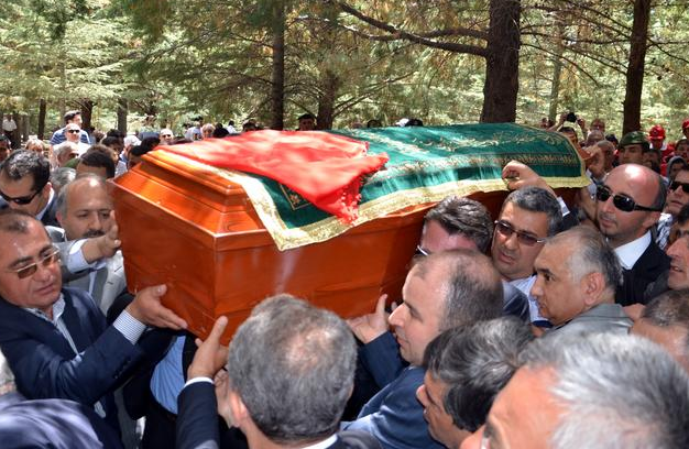 Nazmiye Demirel son yolculuğa uğurlandı - Resim: 4