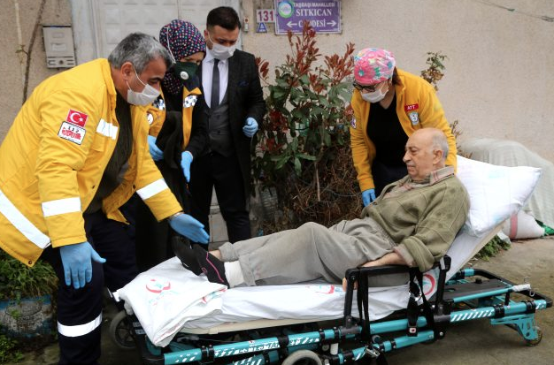 Zabıtaya hitabıyla kendine hayran bırakan Burhan Kılıçkını hastaneye kaldırıldı - Resim: 0