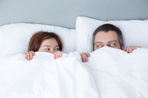 Yatakta çiftler arasındaki uzaklığa dikkat! - Resim: 2