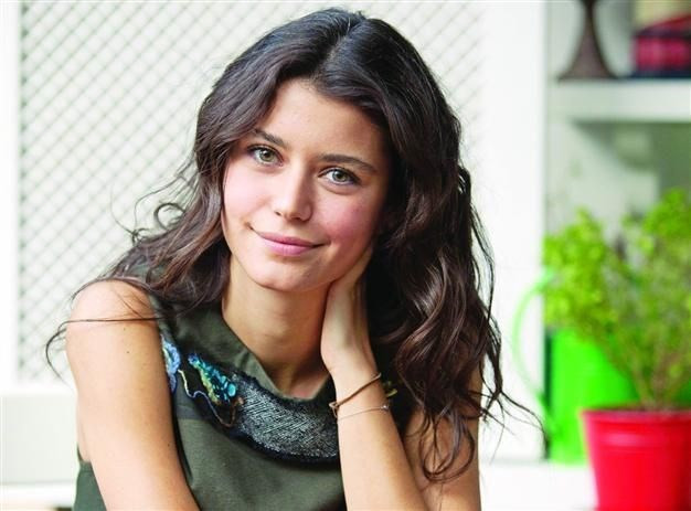 Beren Saat: Ülkenin selameti için çocuklarınızı feminist yetiştirin - Resim: 1