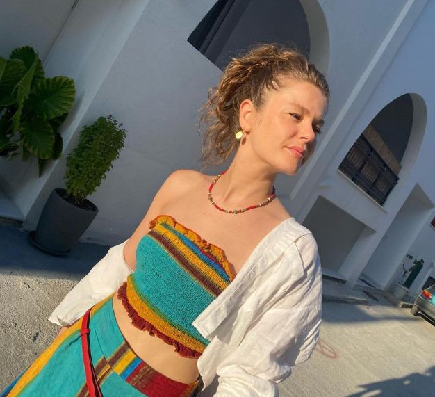 Kırmızı mayosuyla poz verdi, yer yerinden oynadı! Burcu Biricik'ten göz kamaştıran tatil pozu - Resim: 3