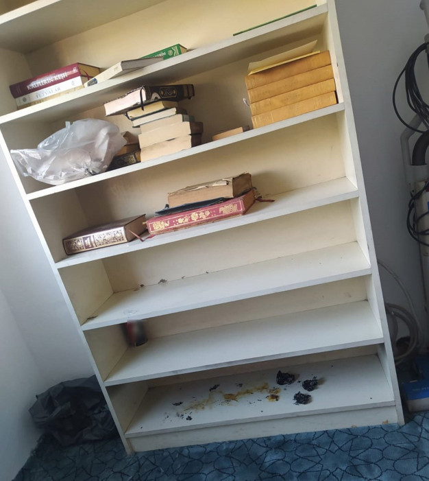 İstanbul'da camiye içki şişesiyle girip Kur'an-ı Kerim’e tekme attı - Resim: 1