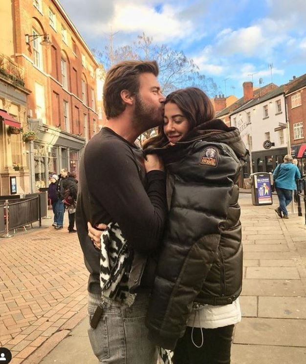 Başak Dizer'in bebeği 5 aylık oldu hamile göbeği göründü Instagram'da ayna pozu - Resim: 2