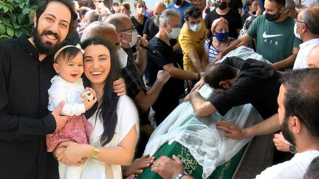 Kazada ölen müzisyen Yeliz Aykaç'ın 2 buçuk yaşındaki kızı Beliz hayatını kaybetti - Resim: 0