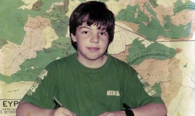 Bu çırılçıplak dolaşan kişi çok ünlü bir siyasetçi bakın kim! - Resim: 1