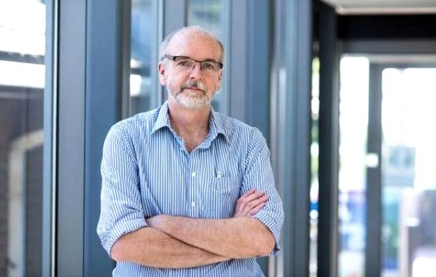 İngiliz Proseför, maskesiz ve sosyal mesafesiz hayat için 2021 yazını işaret etti - Resim: 0