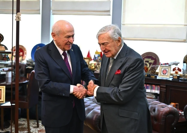 Herkes bu hediyeyi konuşuyor! Ko&ccedil; Ailesi'nin Bah&ccedil;eli&rsquo;ye sunduğu sembol&uuml;n ardındaki derin anlam - Resim: 0