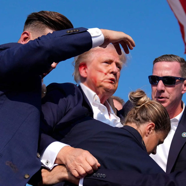 ABD başkan adayı Donald Trump'a silahlı saldırı - Resim: 0