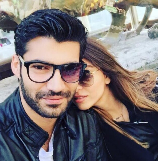 Ezel dizisinde ses getirmişti! Bakın o yakışıklı kiminle evlenmiş! - Resim: 1