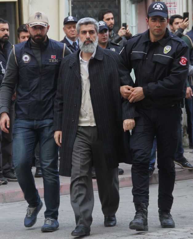 Alpaslan Kuytul’un gözaltı fotoğrafları kelepçe takıldı mı - Resim: 2