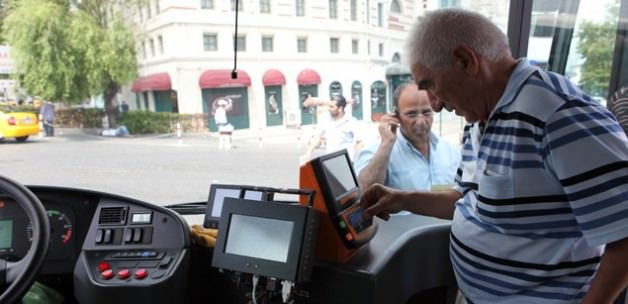 65 yaş üstündekiler yoğun mesai saatlerinde toplu taşımada ücret ödeyecek - Resim: 0