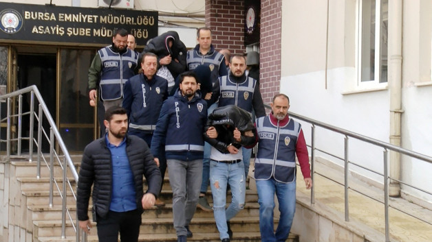 Bursa'da fuhuş operasyonu müşterilerle 'Şeker varmı?' diye konuşuyorlarmış - Resim: 1