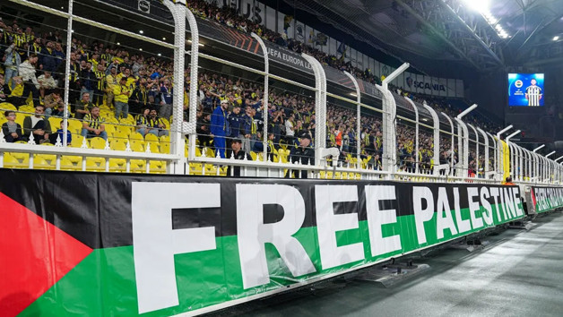 Fenerbahçe taraftarından Filistin'e destek pankartları - Resim: 1