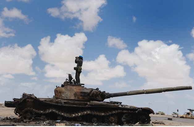 Demokrasi diyen canından oluyor - Resim: 2