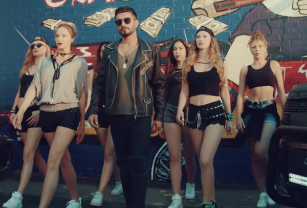 O şarkıcı gözaltına alındı! İnsanların milyonlarca lirasını bakın nasıl çalmış - Resim: 2