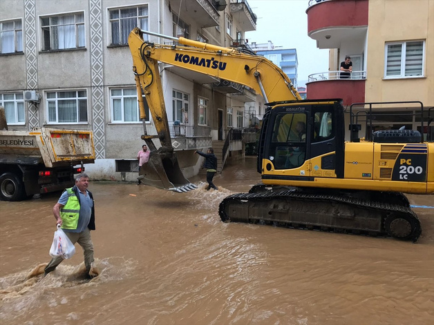 Artvin'de sokaklar yine sele teslim oldu - Resim: 1