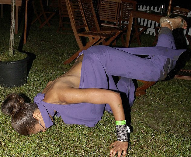 Ünlü yıldız alkolü fazla kaçırınca rezil oldu - Resim: 1