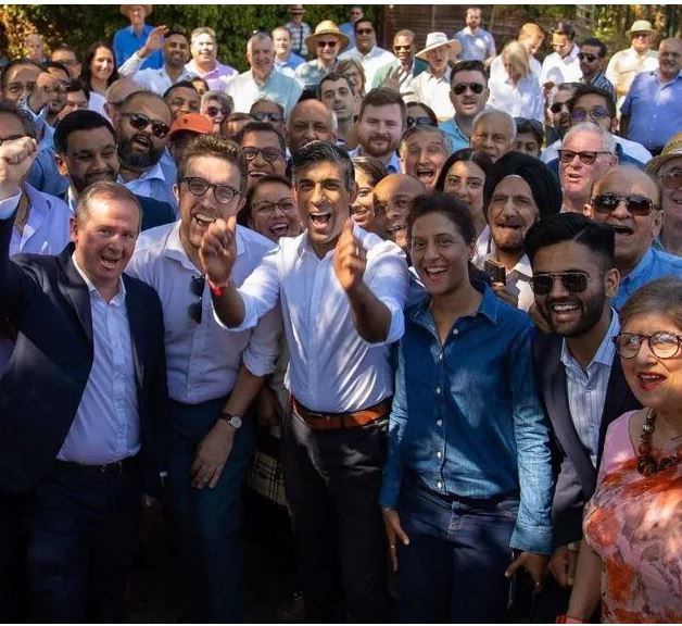 Başbakan adayının delik ayakkabısı olay oldu! Ülkeyi yönetemeyecek kadar zengin deniyordu... - Resim: 2