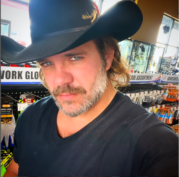 Yaprak Dökümü'nün Oğuz'u Tolga Karel maalesef dedi ve acı haberi duyurdu - Resim: 3