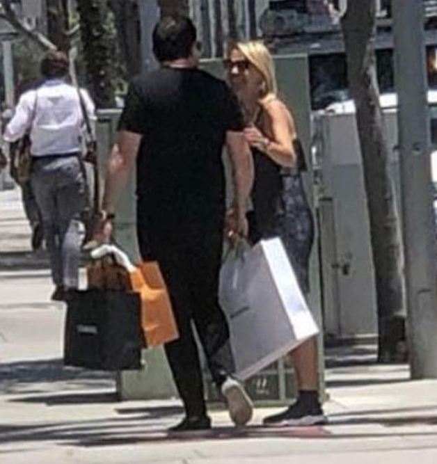 Ece Erken sevgilisiyle sarmaş dolaş yakalandı - Resim: 3