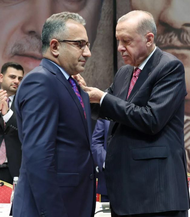 CHP ve Saadet Partisi'nden ayrılıp AK Parti'ye katıldılar! Rozetlerini Erdoğan taktı - Resim: 2