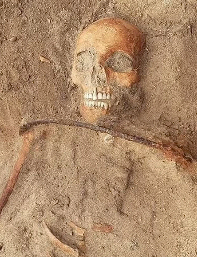 Canlanır korkusuyla sıra dışı önlem! Polonya'da 'vampir' mezarı bulundu - Resim: 2