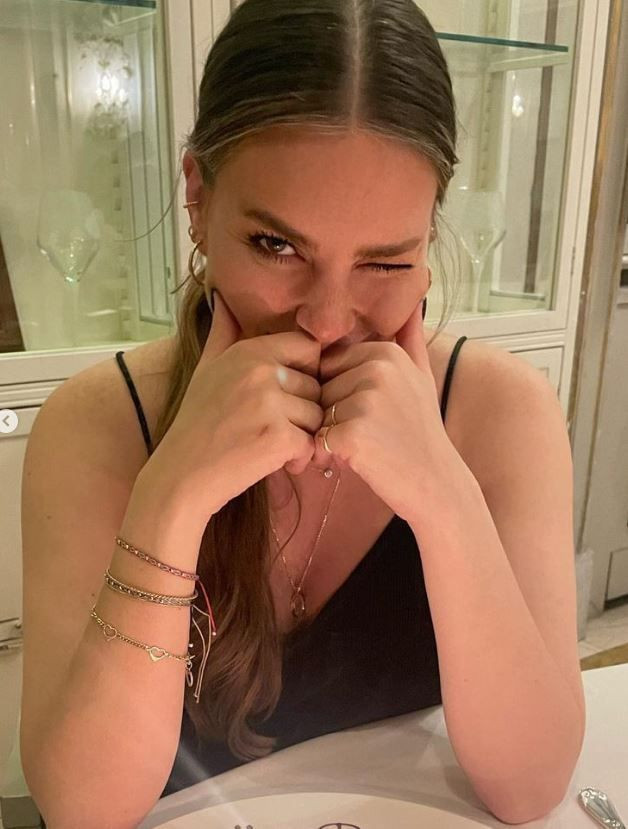 Güzel oyuncu Aslı Enver ilk kez anne oldu! Bebeğine bakın hangi ismi verdi - Resim: 4