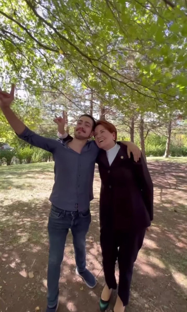 Meral Akşener bozkurt işareti yaptı - Resim: 0