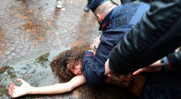 FEMEN bu kez Berlusconi için soyundu - Resim: 1