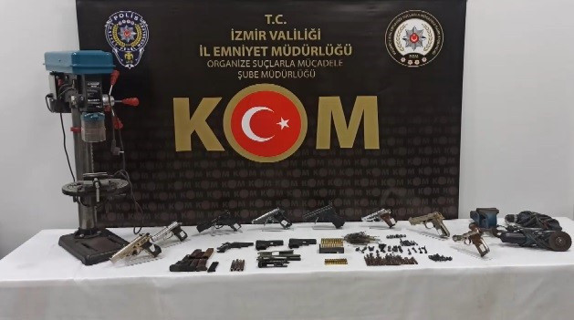 İzmir'de muhtar adayının evinden ve iş yerinden çıkanlar şoke etti - Resim: 0