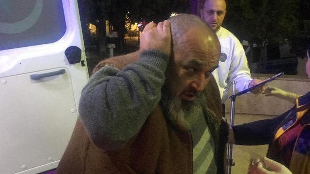 Başına saplı bıçakla hastaneye getirildi - Resim: 2