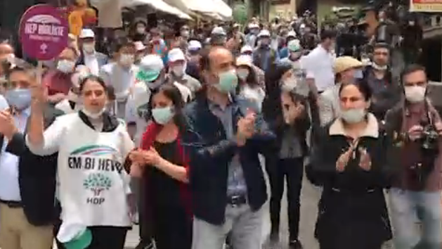 HDP'nin 'Darbeye Karşı Demokrasi Yürüyüşü' olaylı başladı! - Resim: 3