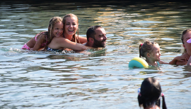 Denizde romantik anlar! Semih Şentürk öpmeye doyamadı - Resim: 1