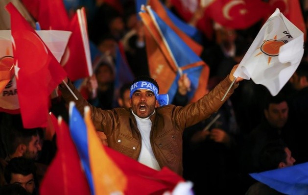 Sonucu duyan seçmen sokağa döküldü!  - Resim: 2