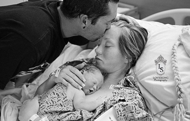 Bebeklerinin kalbi durunca... - Resim: 4