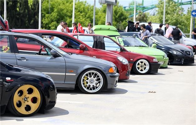 Modifiye otomobil meraklıları İzmit'te buluştu - Resim: 1