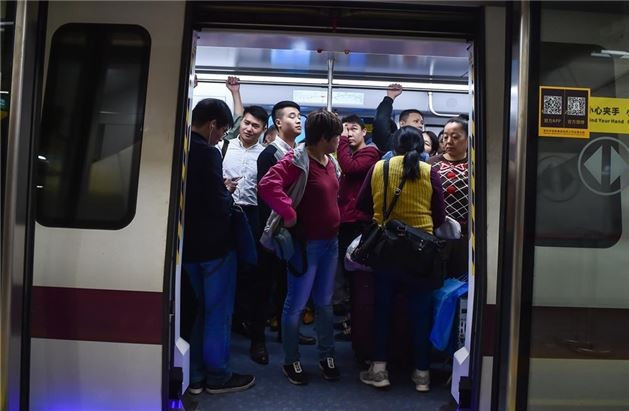 Bu metroya sadece zengin olan yolcular biniyor - Resim: 3