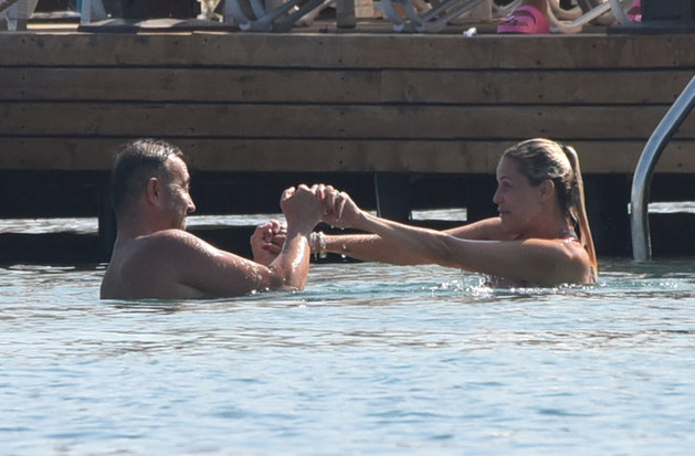 Denizde aşka geldiler! Fit vücuduyla yıllara meydan okudu - Resim: 3